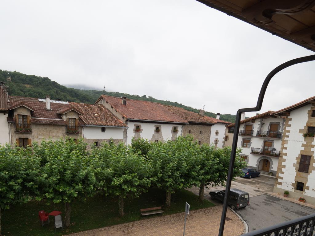Casa Rural Martxoenea Landetxea Hotel Arruazu Buitenkant foto