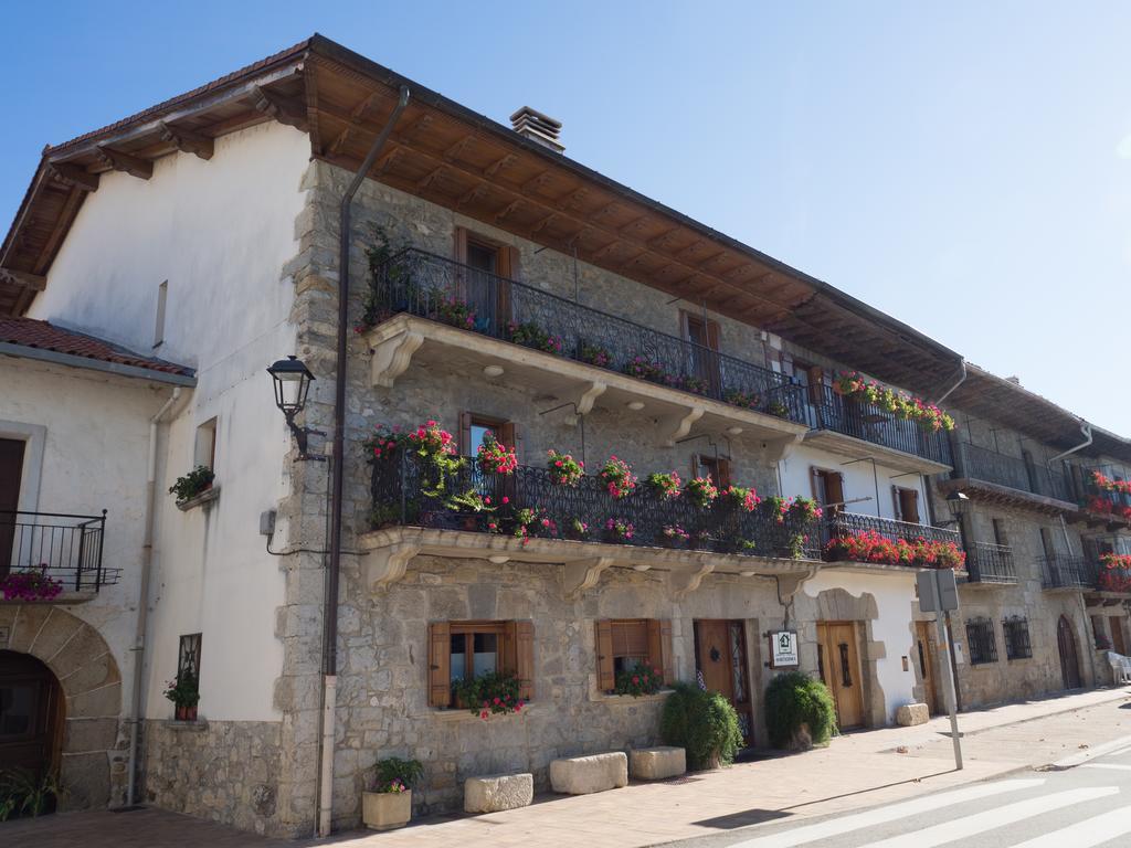 Casa Rural Martxoenea Landetxea Hotel Arruazu Buitenkant foto