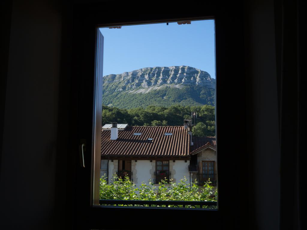 Casa Rural Martxoenea Landetxea Hotel Arruazu Buitenkant foto
