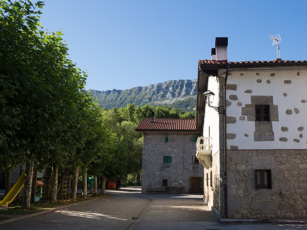 Casa Rural Martxoenea Landetxea Hotel Arruazu Buitenkant foto