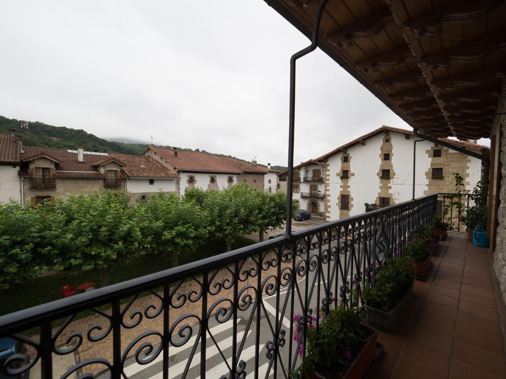 Casa Rural Martxoenea Landetxea Hotel Arruazu Buitenkant foto